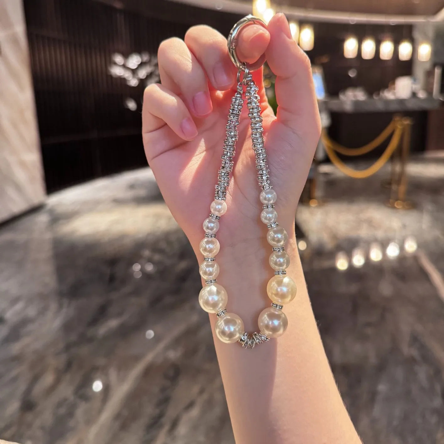 Ins Advanced Sense Super Flash Diamond Key Chain Pendant Wild Anti-fall Chain Special-shaped Pearl butterfly - 图片 8